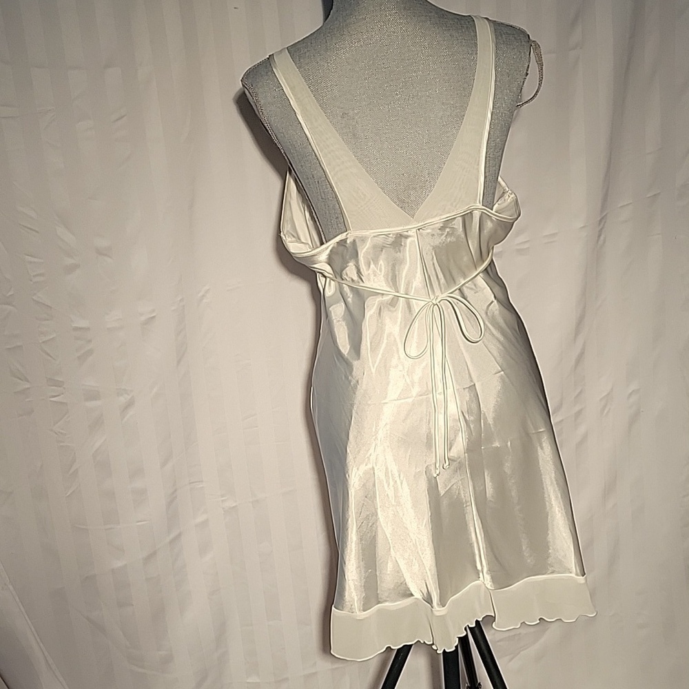 Linea Dontella Woman's White Chemise With Lace & Bottom Sheer Ruffle: Size: L - Picture 7 of 10